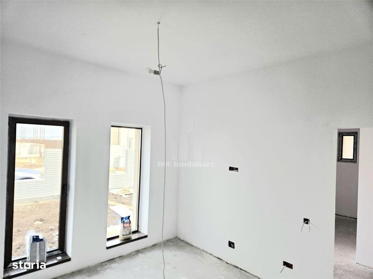 Casă cu 4 camere cu Teren 325 Mp în Dobroești
