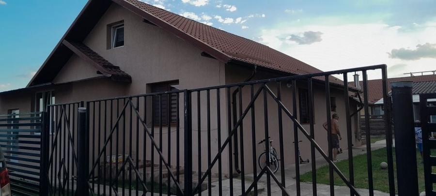 Casă cu 4 camere cu Teren 450 Mp în Glâmbocu