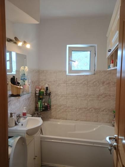 Apartament cu 2 camere semidecomandat în Bârnova