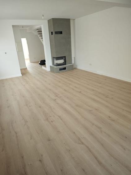 Duplex cu 4 camere cu Canalizare în Dumbrăvița
