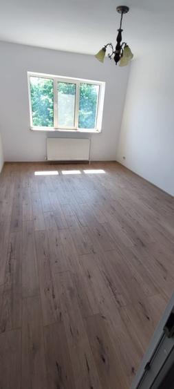 Apartament cu 3 camere decomandat în Broscăuți