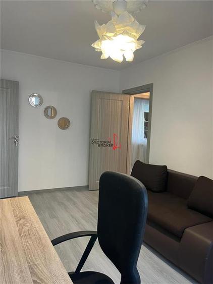 Apartament cu 3 camere semidecomandat, mobilat în Tineretului