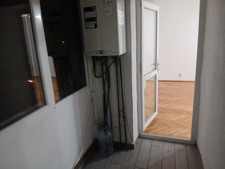 Apartament cu 2 camere decomandat în Nicolina