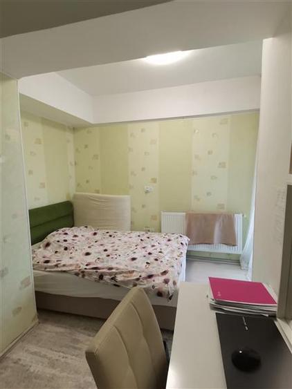 Apartament cu 4 camere semidecomandat în Colentina