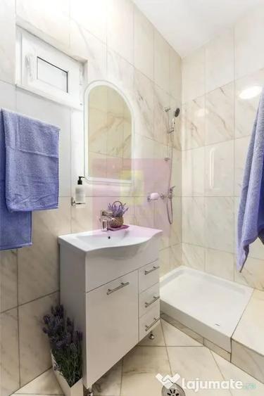 Casă cu 7 camere cu Teren 510 Mp în Lacul Tei
