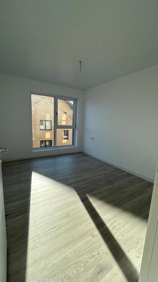 Apartament cu 3 camere semidecomandat în Albert