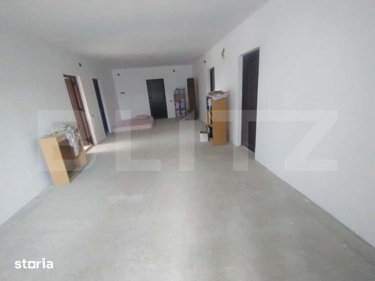 Spațiu comercial, de 1,400 mp, în Uriu