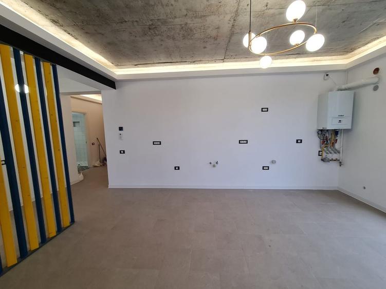 Apartament cu 3 camere semidecomandat în Colentina