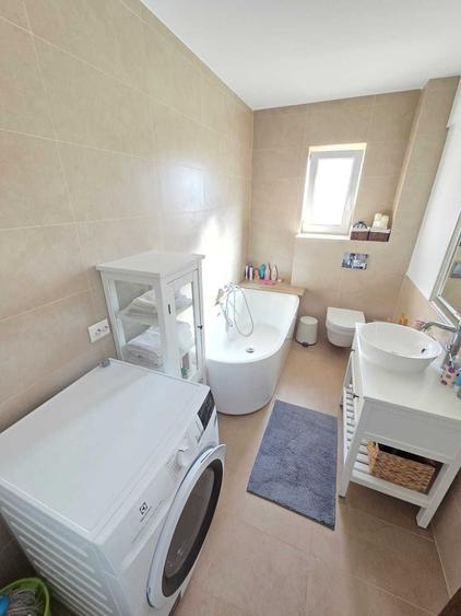 Apartament cu 3 camere decomandat în Florești