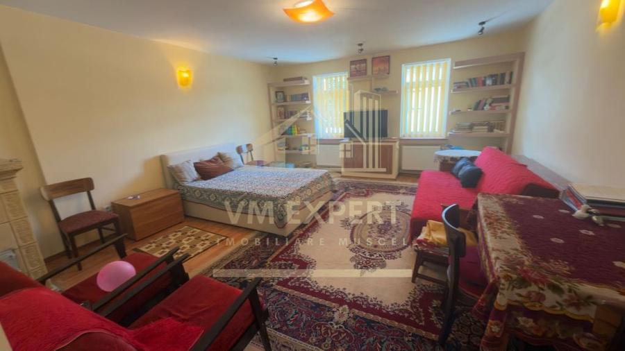 Casă cu 5 camere cu Teren 456 Mp în Ultracentral