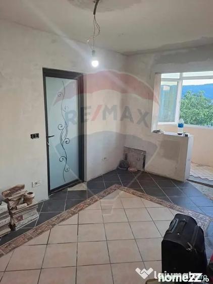 Apartament cu 2 camere semidecomandat în Săvinești
