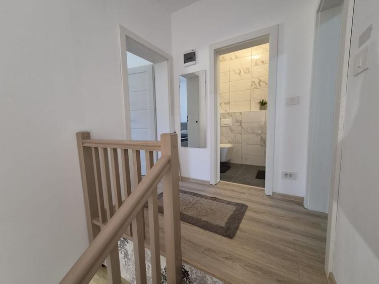 Apartament cu 3 camere decomandat, mobilat în Girocului