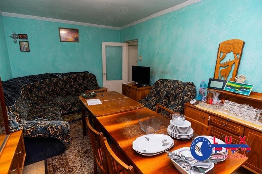 Apartament cu 3 camere decomandat în Piața Nouă