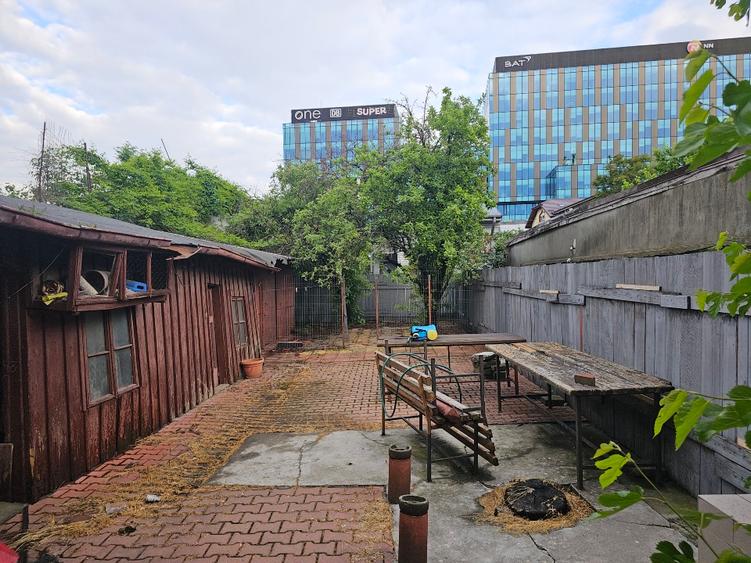 Casă individuală cu 4 camere cu Teren 325 Mp în Drumul Taberei