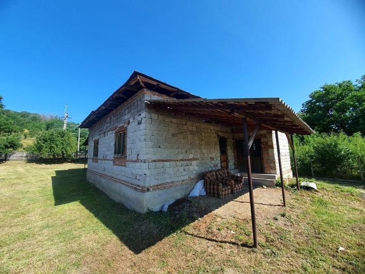 Casă cu 4 camere în Boțârcani