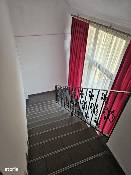 Casă cu 4 camere cu Teren 300 Mp în Central