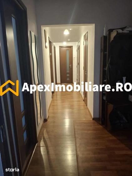 Apartament cu 3 camere decomandat în Andronache