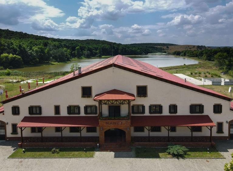 Spațiu comercial, de 4,050 mp, în Herneacova