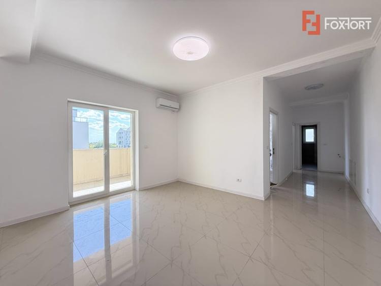 Apartament cu 3 camere semidecomandat în Torontalului