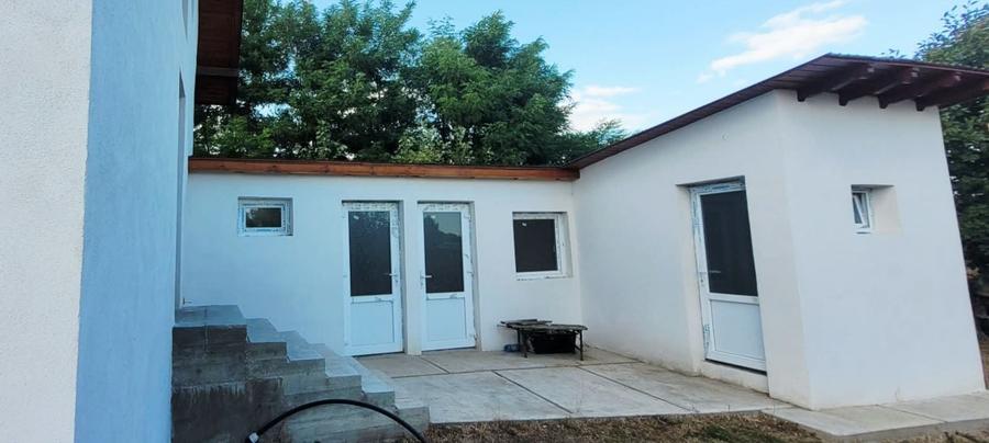 Casă cu 4 camere în Dobreni