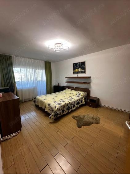 Apartament cu 4 camere decomandat în Central