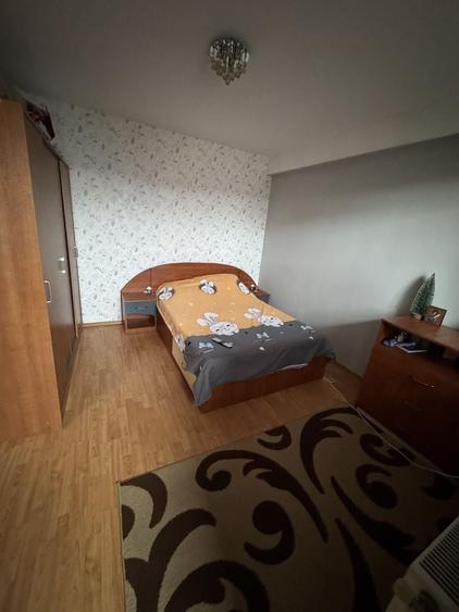 Apartament cu 2 camere semidecomandat în Podu Roș