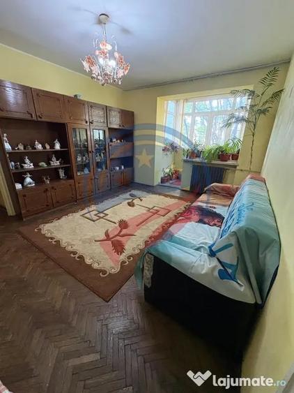 Apartament cu 4 camere semidecomandat în Calea Severinului