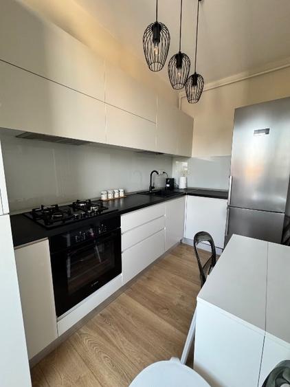 Apartament cu 3 camere decomandat, mobilat în Tineretului