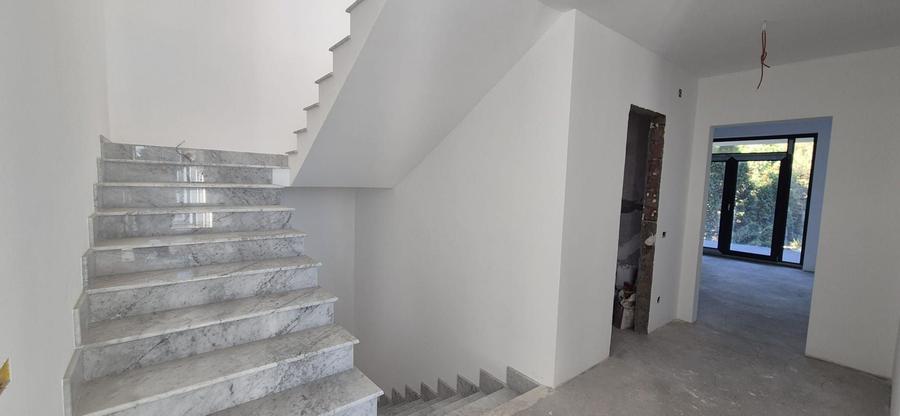 Casă individuală cu 10 camere cu Canalizare în Unirii