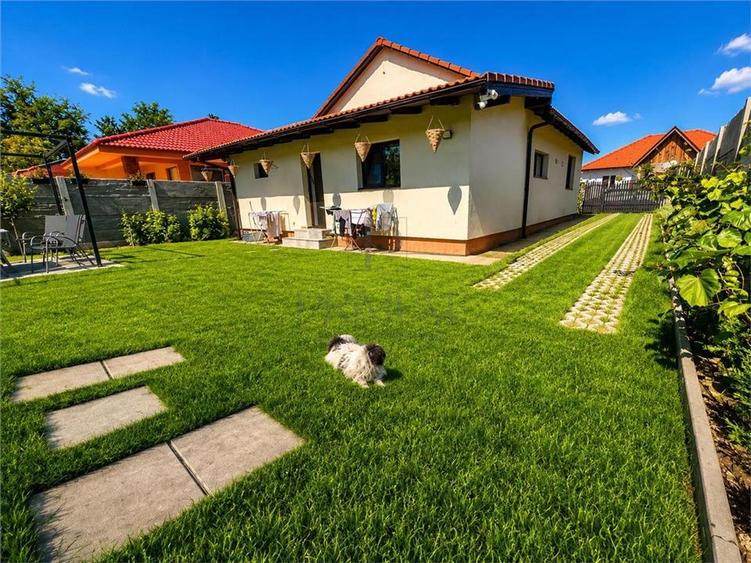 Casă individuală cu 4 camere cu Teren 440 Mp în Sânmihaiu Român