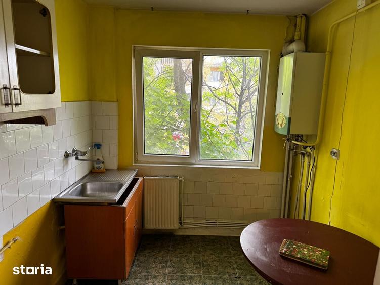 Apartament cu 3 camere în Podu Roș