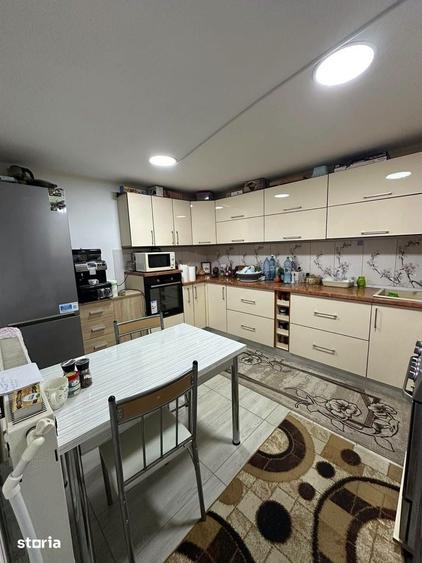 De vanzare casa de locuit si spatiu comercial, 260mp construiti 99000e - 13