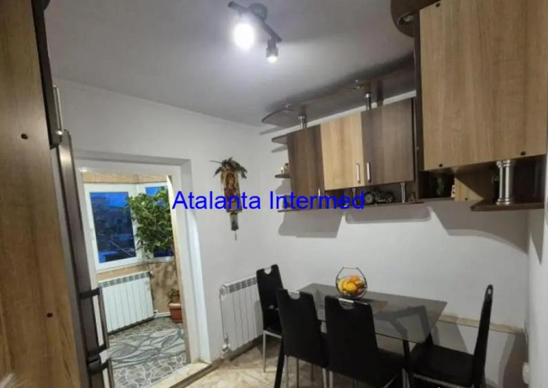 Apartament cu 3 camere decomandat, mobilat în Central