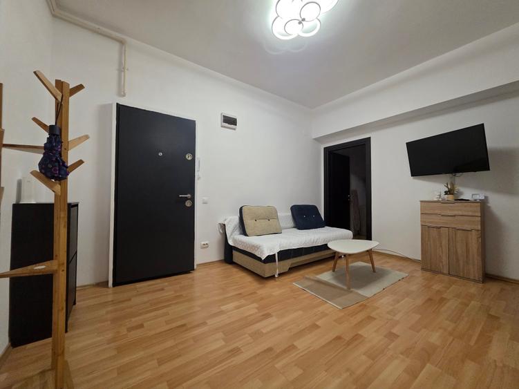 Apartament cu 2 camere semidecomandat în P-ța Universității