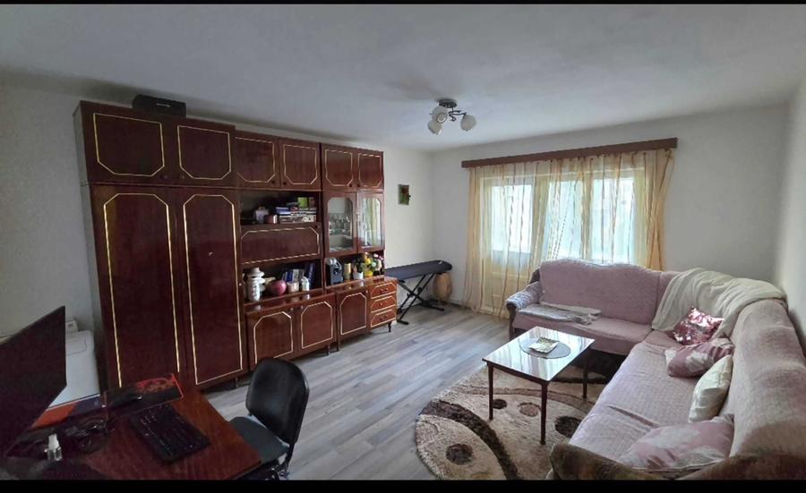 Apartament cu 3 camere decomandat în Complex Studențesc