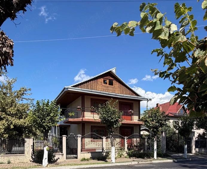 Casă cu 4 camere cu Teren 294 Mp în Exterior Vest