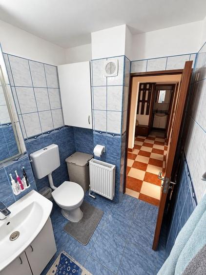 Apartament cu 3 camere decomandat, mobilat în Dâmbovița