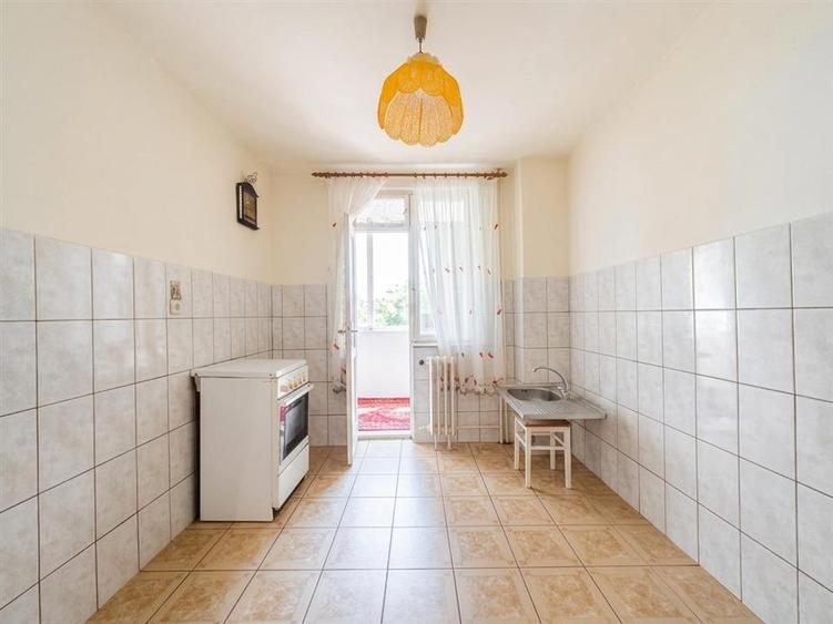 Apartament cu 3 camere decomandat în Dacia