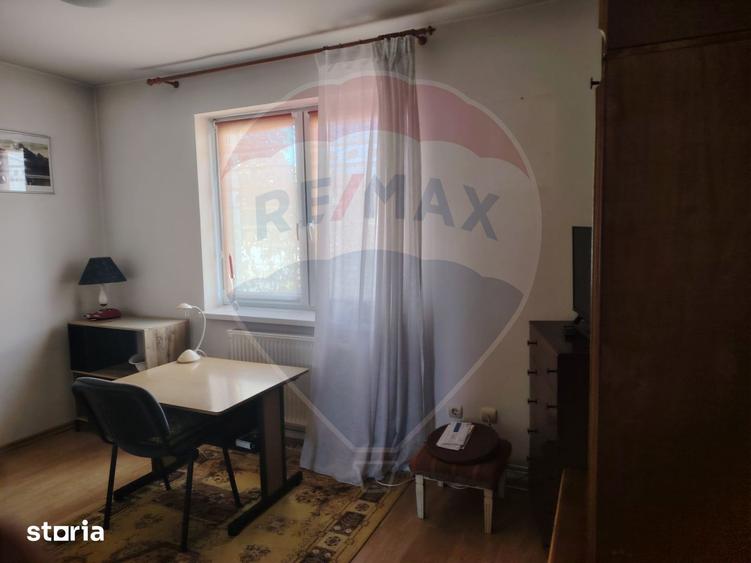 Casă cu 8 camere cu Teren 800 Mp în Central