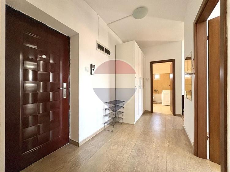 Apartament cu 2 camere decomandat, mobilat în Tractorul