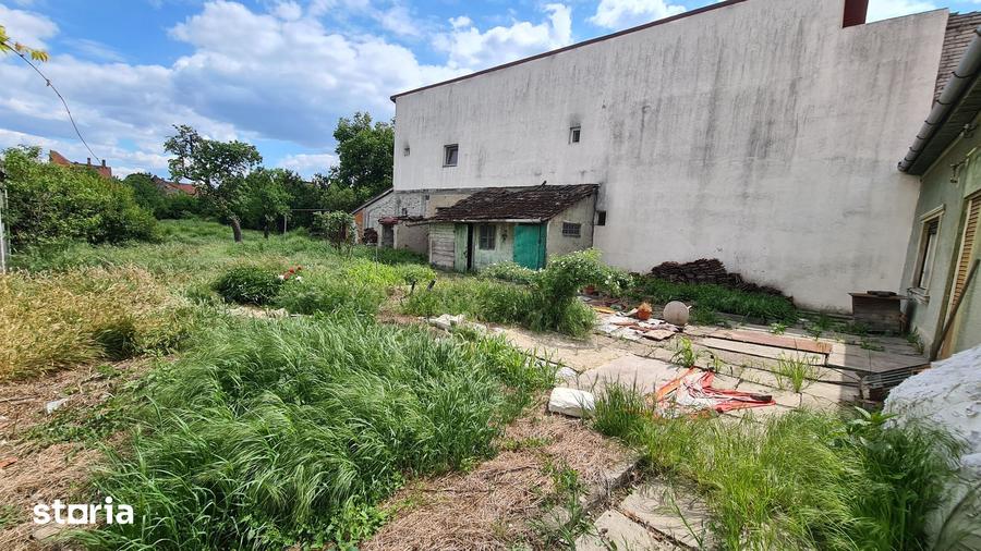 Casă cu 2 camere cu Teren 884 Mp în Pârneava