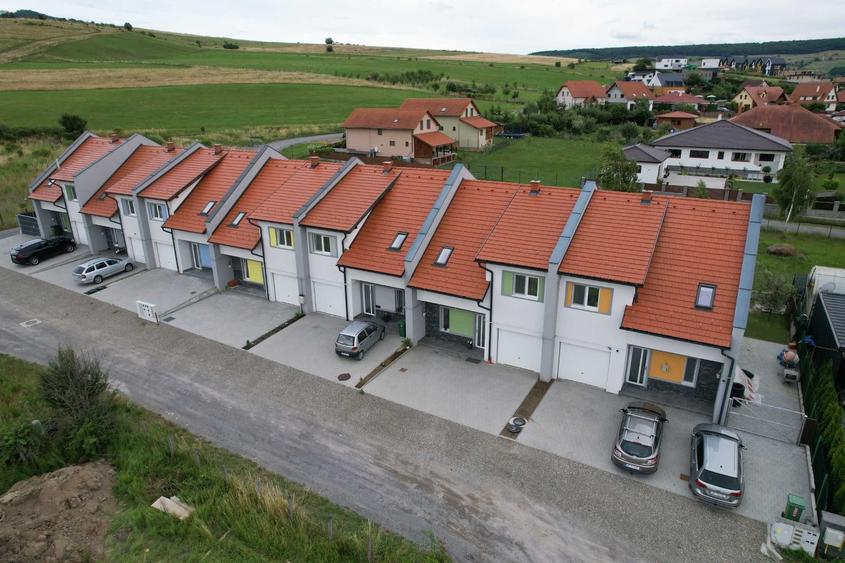 Casă cu 4 camere decomandat în Calonda