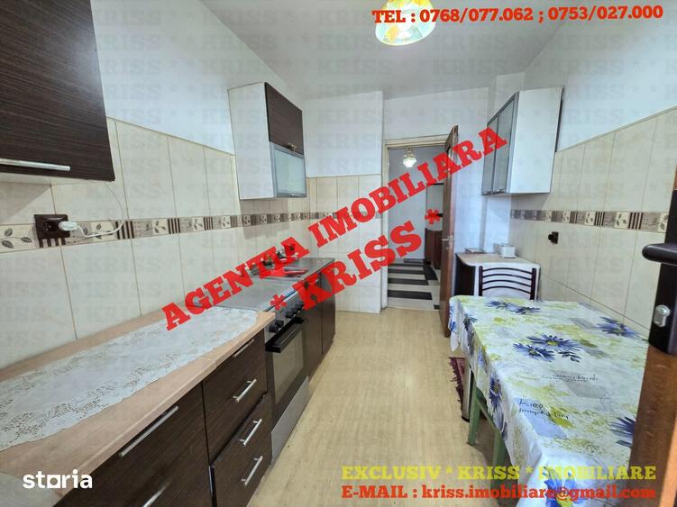 Apartament cu 4 camere decomandat în Negru Vodă