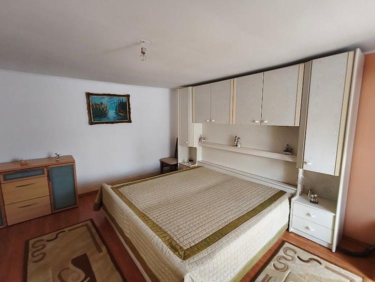 Casă cu 3 camere cu Canalizare în Poiana Țapului