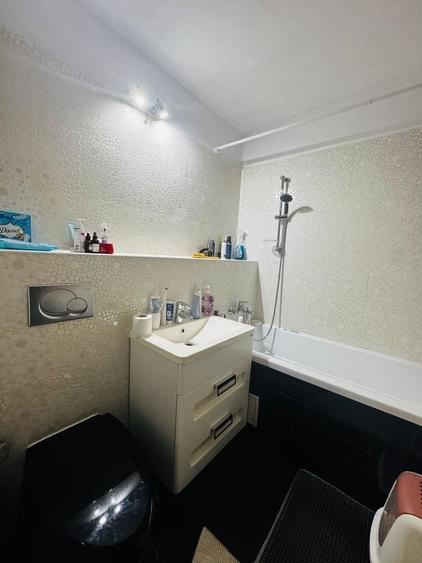 Apartament cu 2 camere semidecomandat, mobilat în Rahova