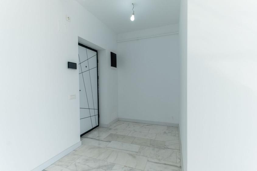 Apartament cu 4 camere semidecomandat în Metalurgiei