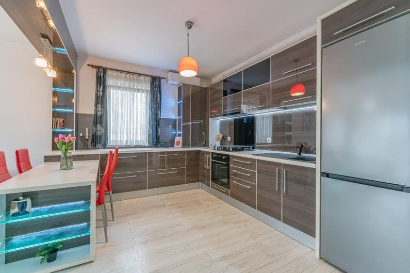 Apartament cu 2 camere semidecomandat, mobilat în Tractorul