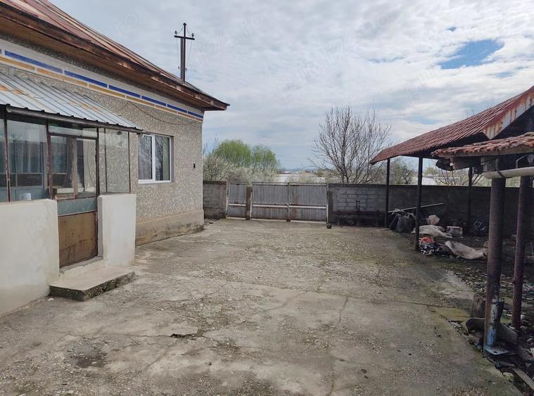 Casă cu 4 camere cu Teren 1450 Mp în Doba