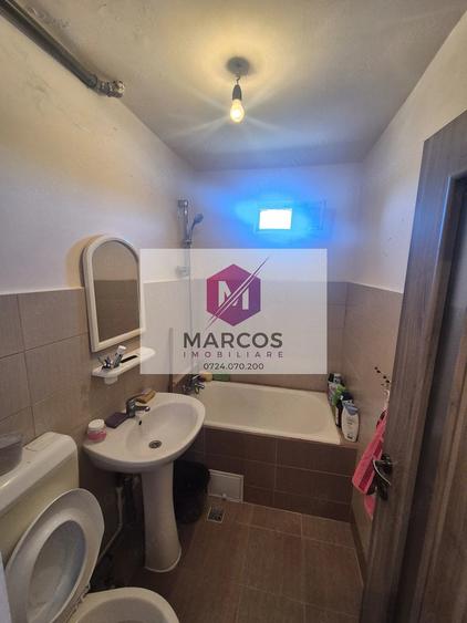Apartament cu 3 camere semidecomandat în Cuptoare (Reșița)