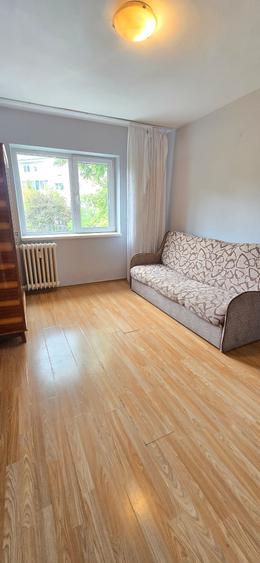 Apartament cu 2 camere semidecomandat în Podu Roș